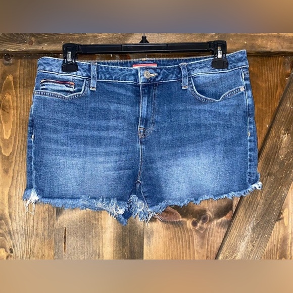 Tommy Hilfiger Pants - Women’s Tommy Hilfiger Denjm Cut Off Shorts, size 10